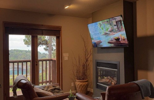 Mendocino Hotel | Relax & Unwind in an 11-Bedroom Beachfront Retreat with Spa in Mendocino