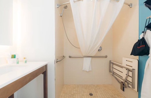 Harbor Hotel | Relaxing 2 Queen Stay at The Cove Hotel! Pool & Gym Access | Explore Long Beach!