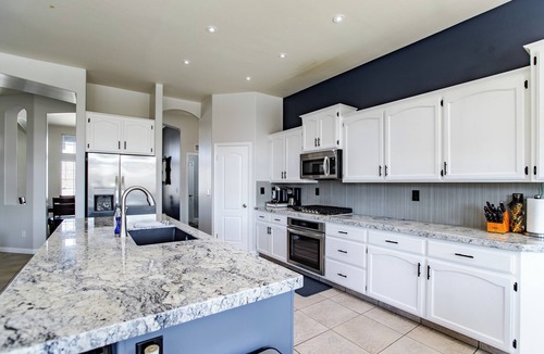 Rosedale House | Relaxing Pool and Spa Beautiful NW Bakersfield