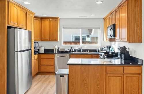 Downing - Whitethorne House | Relaxing Retreat | HotTub, BBQ, GameRoom, KingBed