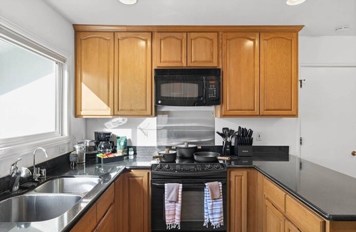 Downing - Whitethorne House | Relaxing Retreat | HotTub, BBQ, GameRoom, KingBed