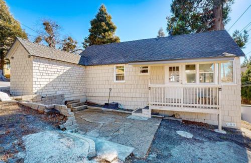 Cedar Glen House | Relaxing Retreat w/Deck, 1 Mi to Lake Arrowhead!