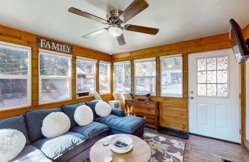 Cedar Glen House | Relaxing Retreat w/Deck, 1 Mi to Lake Arrowhead!