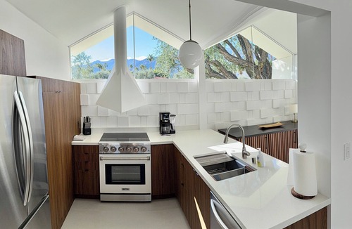 Araby Condo | Remodeled Charming Classic Mid-Century - South Palm Springs