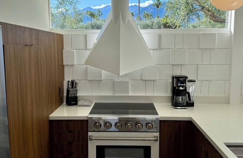 Araby Condo | Remodeled Charming Classic Mid-Century - South Palm Springs