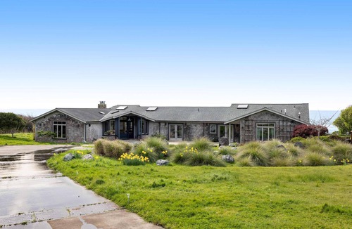 Mendocino House | Remodeled oceanfront estate with Studio Cottage