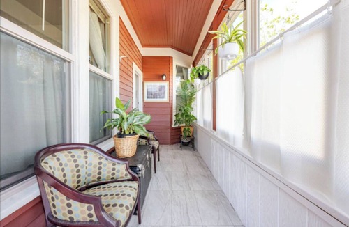 West End House | Renovated 1932 San Rafael 3bed 2bath house, close to 101 shops banks restaurants