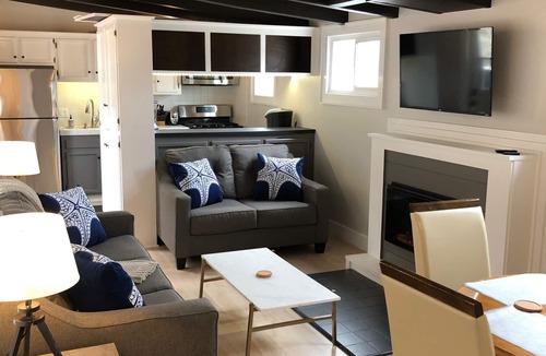 Balboa Island Cottage | Reserved Parking, Rooftop Deck, HVAC Steps to Bay Beach & Shops