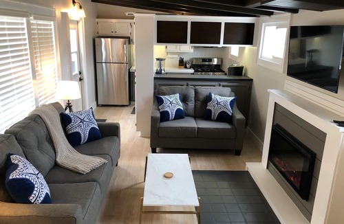 Balboa Island Cottage | Reserved Parking, Rooftop Deck, HVAC Steps to Bay Beach & Shops