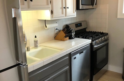 Balboa Island Cottage | Reserved Parking, Rooftop Deck, HVAC Steps to Bay Beach & Shops