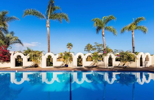 Central Mission Beach Hostel | Resort Studio King, Bahia Resort Hotel, Private Beach, Heated Pool, Mission Bay