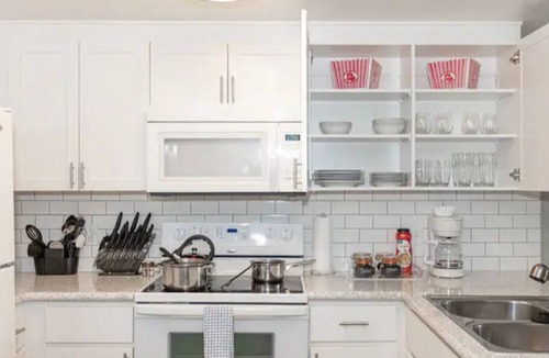 Mission Valley West Apartment | Resort Style by Beach w/Pool/Gym/Theater/King Beds