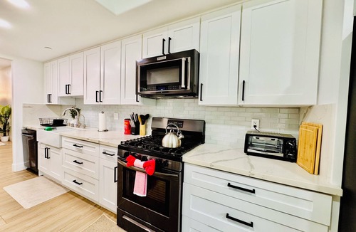 Fountain Valley Condo | Resort-Style Condo in Gated Community near 6-8 Water Polo Academy, Disney, Beach