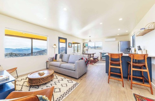 Yucca Valley Cabin | Rocky Roost Cabin - Private Boulder Hiking
