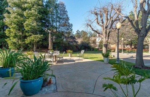 Salinas House | Romantic King Suite Courtyard View Near Monterey
