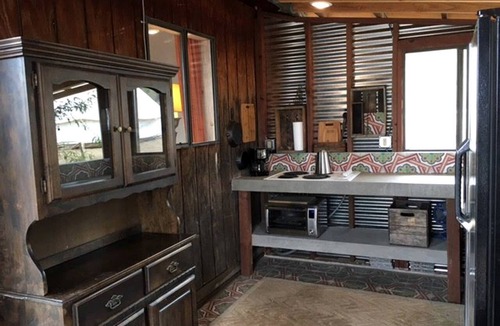 Yucca Valley House | Romantic Yucca Valley Cabin with Hot Tub