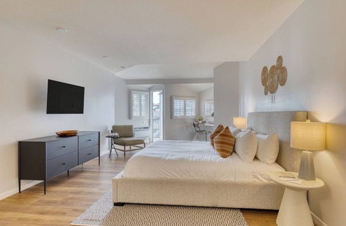 Laguna Beach Hotel | Rooftop Ocean Views + Pool + Hot Tub + Walk to Beach | The Mara by AvantStay