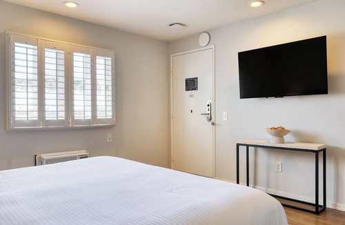 Diamond Crestview Hotel | Rooftop Ocean Views + Spa + Prime Laguna Beach Location | The Mara by AvantStay