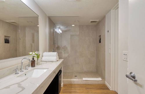 Laguna Beach Hotel | Rooftop Ocean Views, Pool + Hot Tub | Walk to Beach, Prime Laguna Beach Location