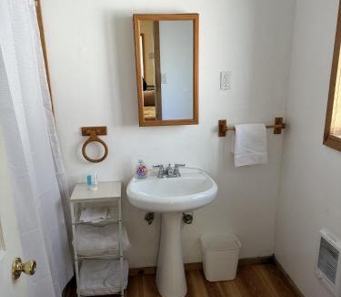 Cobb Hotel | Rouge Cobb Mountain Hotel - Cabin 2