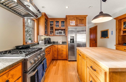 Serene Lakes Cabin | Rustic cabin by the lake & skiing with private sauna & game room - dog-friendly