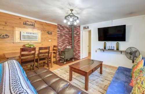 Pinehurst House | Rustic Cabin w/Patio: 8 Mi to Kings Canyon Park