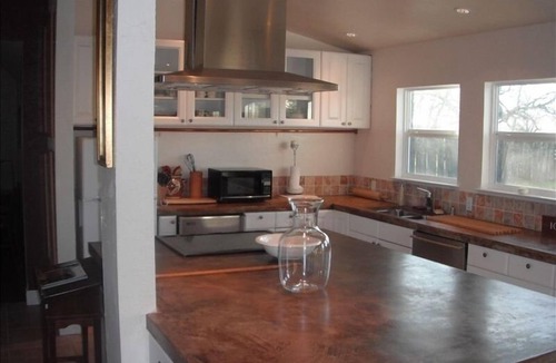 Geyserville House | Safe Retreat: Birders, Cyclists, Wine Lovers, River Revelers Welcome!
