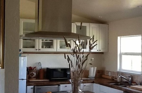 Geyserville House | Safe Retreat: Birders, Cyclists, Wine Lovers, River Revelers Welcome!