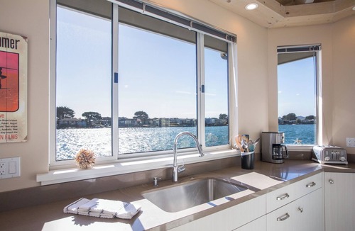 Stinson Beach House | Seadrift Lagoon Retreat w/Hot Tub & Deck