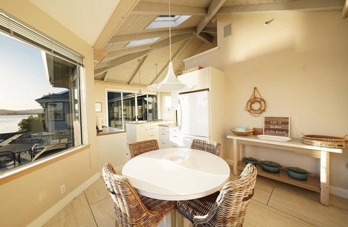 Stinson Beach House | Seadrift Lagoon Retreat w/Hot Tub & Deck
