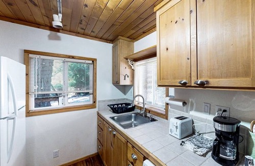 Cobb Cabin | Secluded Dog Friendly Cabin in Wine Country Cobb California
