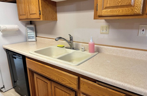 Enterprise House | Secure 2-Car Garage Animal-Free Quiet 3BR