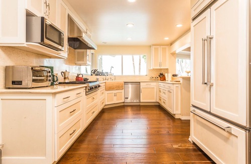 Sherman Oaks House | Sherman Oaks Retreat Pool + Hot Tub + Panoramic Views | Sleeps 16 | Oak Hills