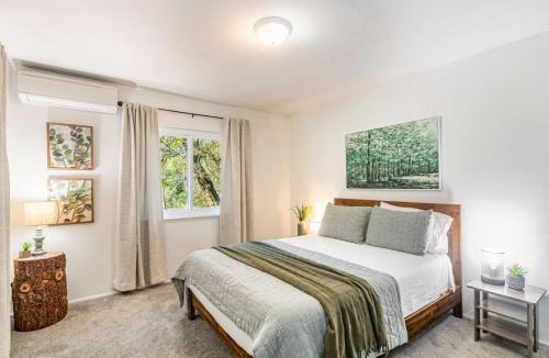 North Fork House | Sierra Vista by Willowbend Creek and waterfalls, Sleeps 16, with Hot tub, Play Yard, Arcade