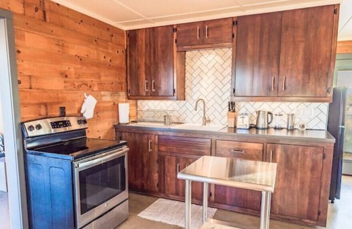 Yucca Valley Cabin | Silver Tree Retreat with views