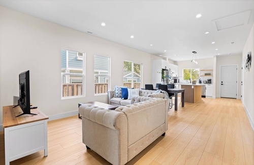 Sunnyvale House | Single Family Home w/3BR & 2BR