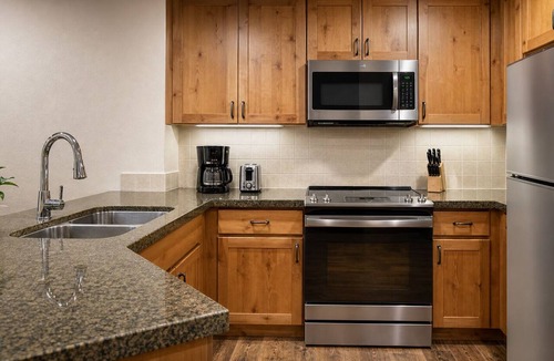 Lakeside Park Resort | Ski-In/Ski-Out Marriott's Timber Lodge Resort + Resort Amenities Included