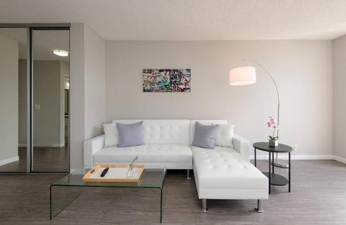 Norma Triangle Apartment | Skyline Palms 1-Bedroom with Roof-Top Pool