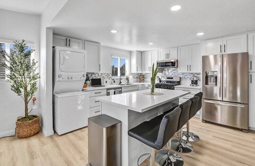 Lincoln Acres House | Sleeps 16 mins from Beaches, Outlets & Military base