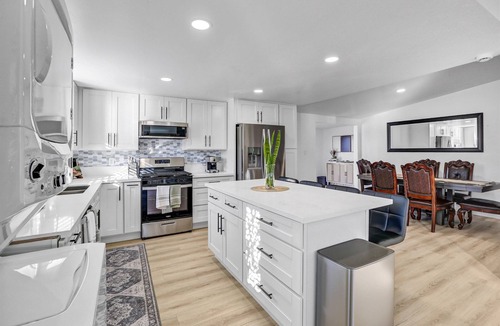 Lincoln Acres House | Sleeps 16 mins from Beaches, Outlets & Military base