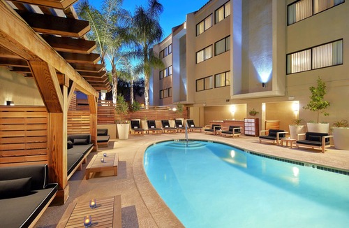 Calabasas House | SoCal Fit Room Two Queen, The Anza A Calabasas, Pool, Close to Lake Calabasas