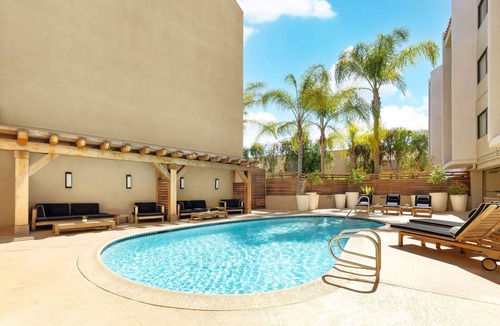 Calabasas House | SoCal Fit Room Two Queen, The Anza A Calabasas, Pool, Close to Lake Calabasas