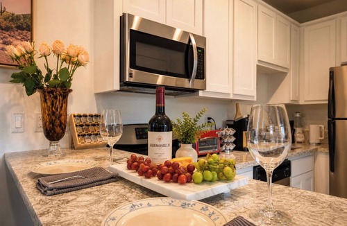 Santa Rosa House | Sonoma Wine Country Retreat | Near Top Wineries + Cozy Escape