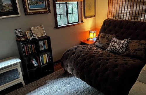 Hacienda House | Soothing house among the redwoods with WiFi in charming Forestville