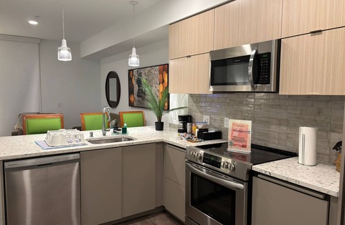 Koreatown Apartment | Sophisticated 1-Bedroom Apart-Hotel near Downtown LA, Koreatown