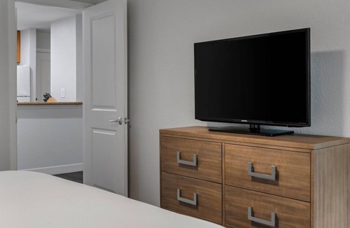 Anaheim Resort Resort | Spacious, 2-bedroom condo with full kitchen, AC, Wifi, gym, pools and hot tub.