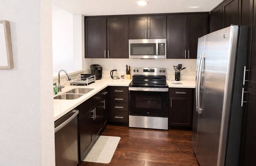 Westwood Apartment | Spacious 2BR/2BA Near UCLA & Westwood 30+ Night Rental Pool, Gym & Parking