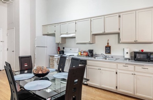 Gaslamp Quarter Hotel | Spacious 2BR 700 sq ft suite with free parking, steps to the Convention Center and Gaslamp dining. Ideal for business or group travel.