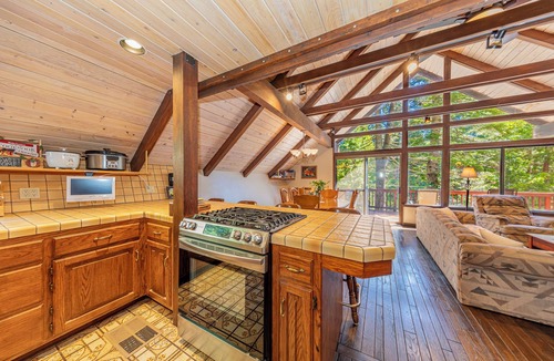 Fish Camp House | Spacious, 3BR/3BA, A/C, EV charger, game room, pool table, 2 miles from Yosemite