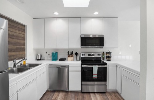 Sharp Park Apartment | Spacious 4-Bed Private Retreat Near Beachwalk, Golf & Trails